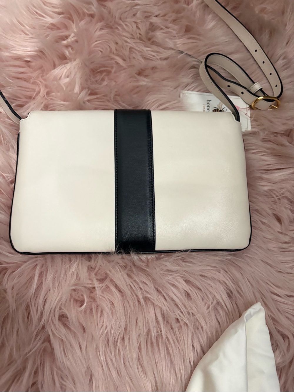 Gucci Cream Leather Crossbody with Black Trim & Gold GG - Picture 6 of 7